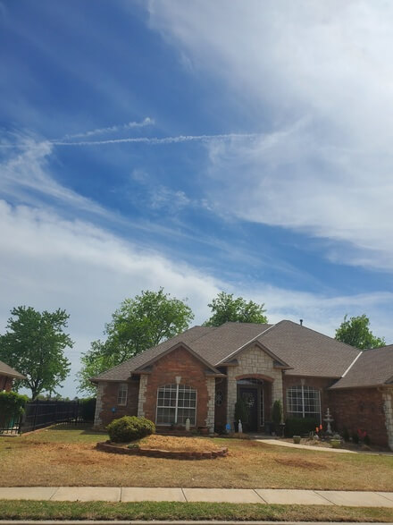 The Top Fully Insured Professional Tree Service, Tree Removal, Stump Grinding, Trimming, Pruning, Tree Cutting & Lawn Care in Moore, Norman & Oklahoma City Grass & Trees, LLC Fully Insured Tree Service in Moore, Norman & South OKC